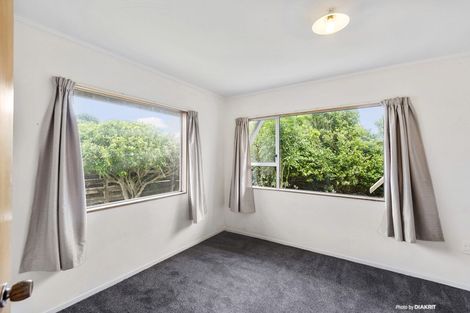 Photo of property in 5 Pimlico Place, Newlands, Wellington, 6037
