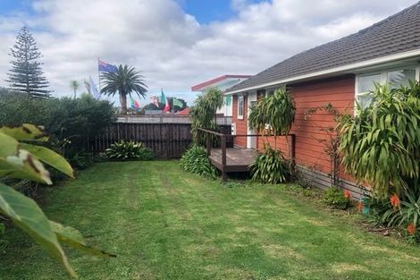 Photo of property in 3164 Great North Road, New Lynn, Auckland, 0600