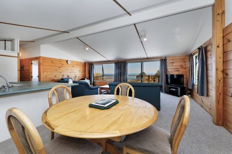 Photo of property in 105 Seaview Road, Piha, 0772