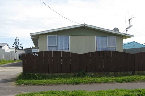 Photo of property in 35 Raupo Street, Castlecliff, Whanganui, 4501