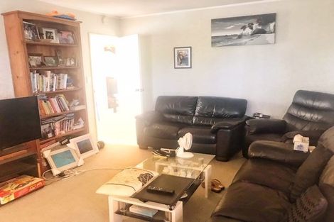 Photo of property in 6a Holman Road, Te Atatu Peninsula, Auckland, 0610