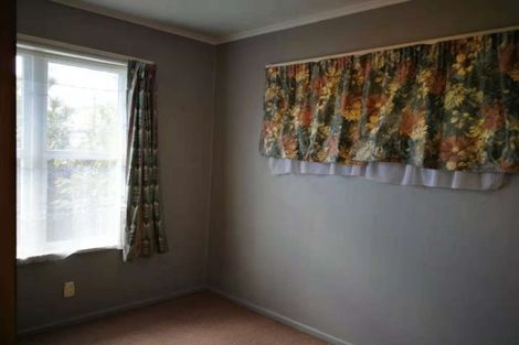 Photo of property in 16 Larnoch Road, Henderson, Auckland, 0610