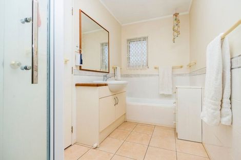 Photo of property in 11 William Souter Street, Forrest Hill, Auckland, 0620