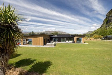 Photo of property in 22 Old Racecourse Road, Albert Town, Wanaka, 9305