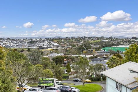 Photo of property in 17 Magdalen Place, West Harbour, Auckland, 0618