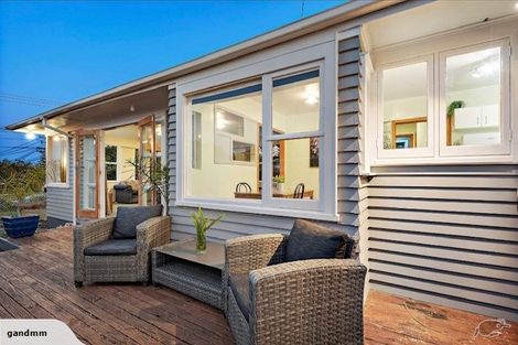 Photo of property in 90 Gloria Avenue, Te Atatu Peninsula, Auckland, 0610