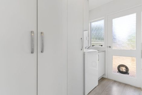 Photo of property in 30 Ganymede Place, Half Moon Bay, Auckland, 2012