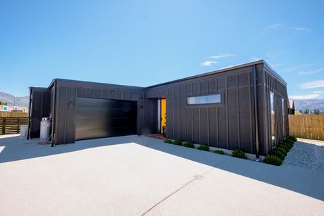 Photo of property in 4 Courthill Lane, Wanaka, 9305