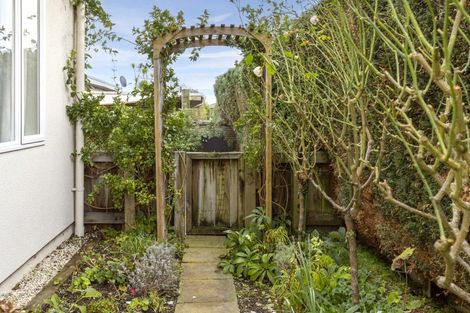 Photo of property in 2/12 Gradwell Place, Two Mile Bay, Taupo, 3330