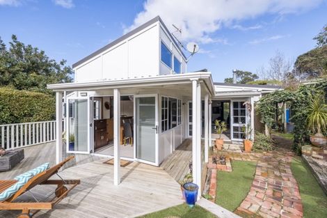 Photo of property in 21 Puriri Road, Waikanae, 5036