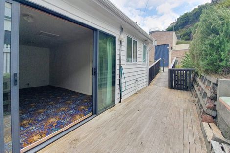 Photo of property in 2 Hawkhurst Road, Lyttelton, 8082