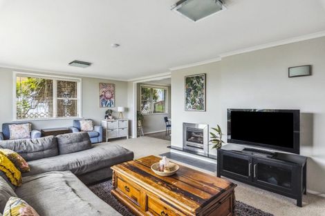 Photo of property in 51 Kakariki Grove, Waikanae, 5036