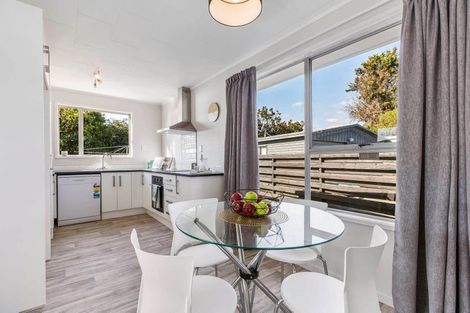 Photo of property in 8 Carbery Place, Manurewa, Auckland, 2102