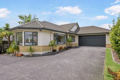 Photo of property in 20 Moyrus Crescent, East Tamaki Heights, Auckland, 2016