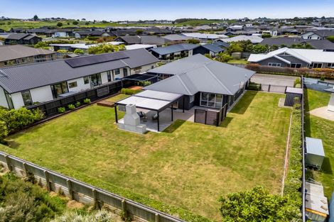 Photo of property in 13 Birdie Lane, Waiwhakaiho, New Plymouth, 4312