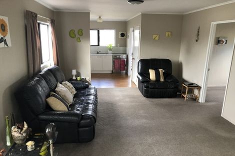 Photo of property in 6 Peterhouse Place, West Harbour, Auckland, 0618