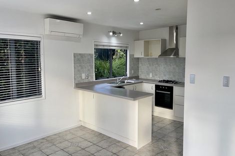 Photo of property in 2/90 Pupuke Road, Hillcrest, Auckland, 0627