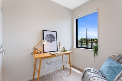 Photo of property in 2 Juniper Drive, Rosehill, 2113