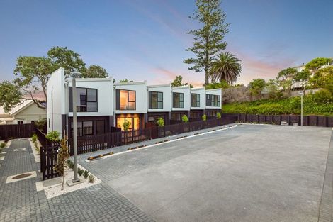 Photo of property in 16-18 Handley Avenue, Narrow Neck, Auckland, 0624