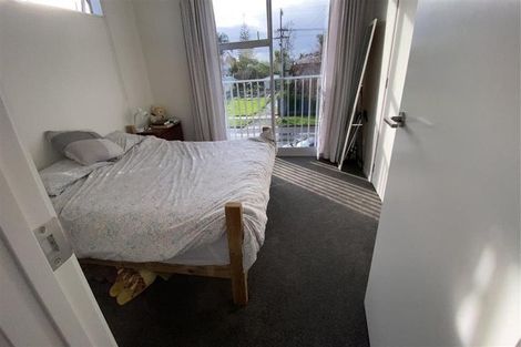 Photo of property in 28a Yeovil Road, Te Atatu Peninsula, Auckland, 0610