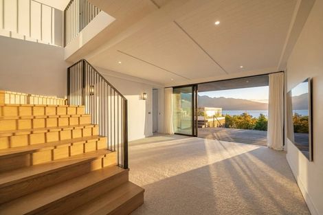 Photo of property in 66 Cedar Drive, Kelvin Heights, Queenstown, 9300