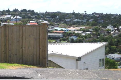 Photo of property in 66 Target Road, Totara Vale, Auckland, 0629