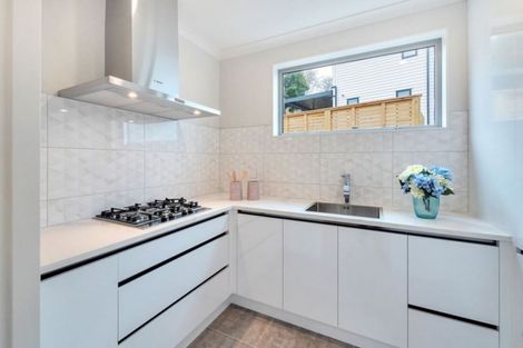 Photo of property in 4 Lagonda Rise, Oteha, Auckland, 0632