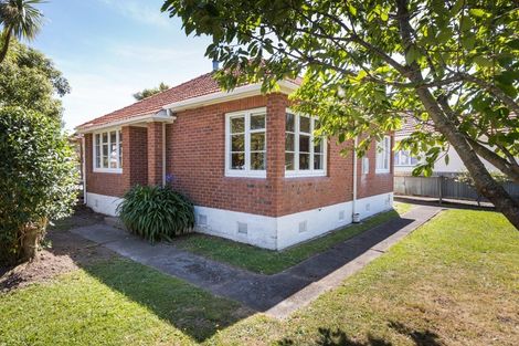 Photo of property in 1 Moheke Avenue, Roslyn, Palmerston North, 4414