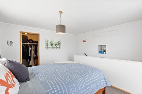 Photo of property in 11 Perrin Place, Kelvin Grove, Palmerston North, 4414