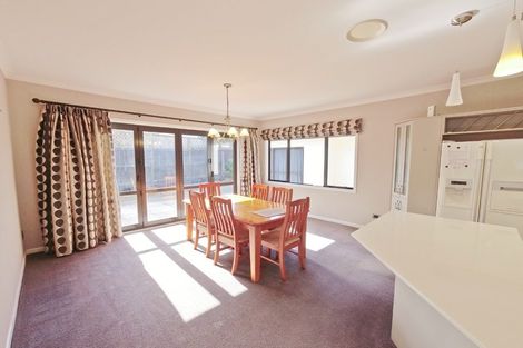 Photo of property in 30 Sandwich Road, St Andrews, Hamilton, 3200
