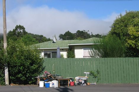 Photo of property in 4 Kaurilands Road, Titirangi, Auckland, 0604