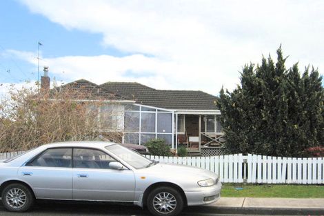 Photo of property in 8 Mountbatten Place, Papakura, 2110