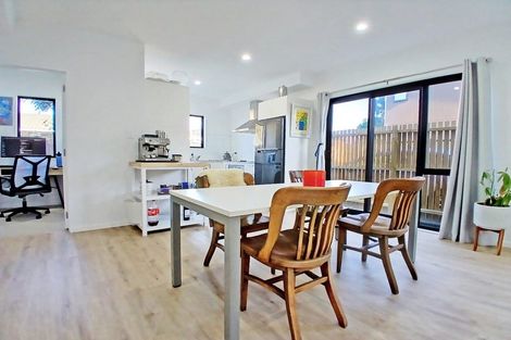 Photo of property in 18 Eileen Newey Place, Henderson, Auckland, 0612
