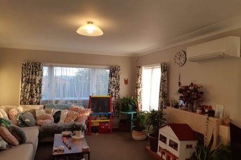 Photo of property in 177 Edmonton Road, Te Atatu South, Auckland, 0610