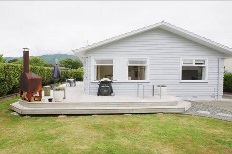 Photo of property in 14 Leybourne Avenue, Waikanae, 5036