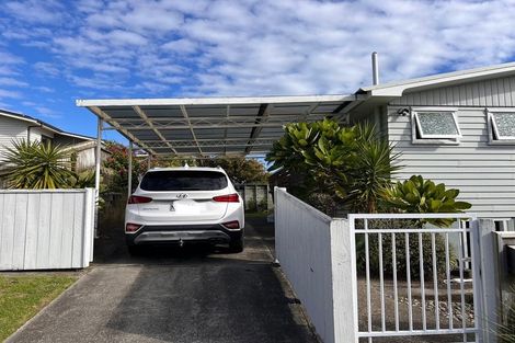 Photo of property in 2 Lindale Grove, Waikanae Beach, Waikanae, 5036