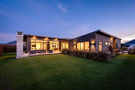 Photo of property in 5 Mcdonald Street, Wanaka, 9305