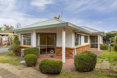 Photo of property in 8 Kathleen Place, Rainbow Point, Taupo, 3330