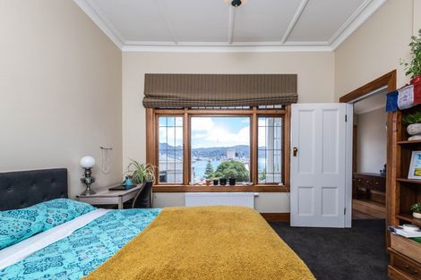 Photo of property in 210 Oriental Parade, Oriental Bay, Wellington, 6011