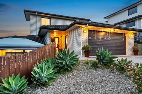 Photo of property in 121 Keri Vista Rise, Papakura, 2110