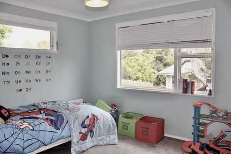 Photo of property in 56 Taipari Road, Te Atatu Peninsula, Auckland, 0610