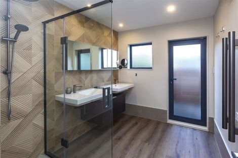 Photo of property in 26 Cornwall Road, Lyttelton, 8082