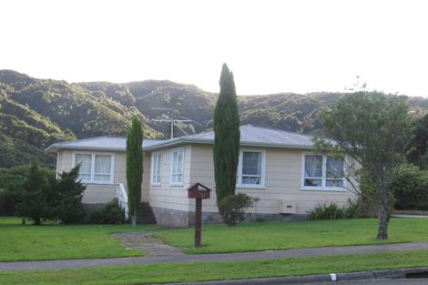 Photo of property in 21 Manurewa Grove, Wainuiomata, Lower Hutt, 5014