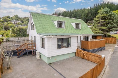Photo of property in 1 Garth Lane, Maoribank, Upper Hutt, 5018