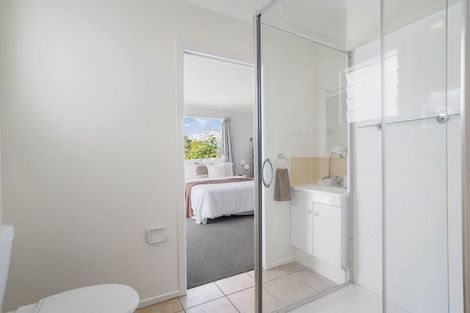 Photo of property in 10 Windy Ridge Road, Glenfield, Auckland, 0629