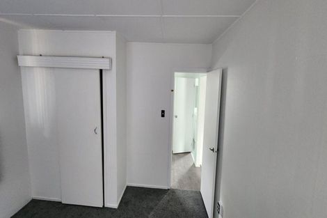 Photo of property in 16 Albert Road, Kelston, Auckland, 0602