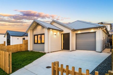 Photo of property in 25 Whakairo Crescent, Gulf Harbour, 0930