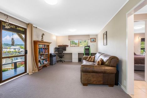 Photo of property in 2 Mizzen Place, Whitby, Porirua, 5024