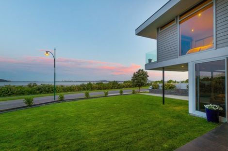 Photo of property in 7 Karemoana Drive, Te Atatu Peninsula, Auckland, 0610