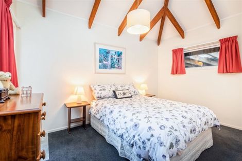 Photo of property in 8 Hebe Place, Birkenhead, Auckland, 0626